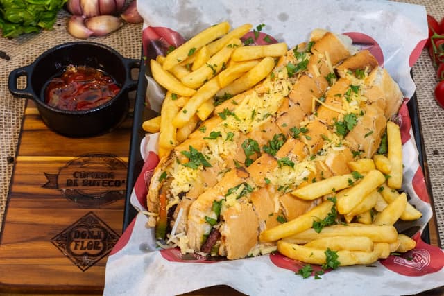 Lanche de pernil com crosta de parmesão