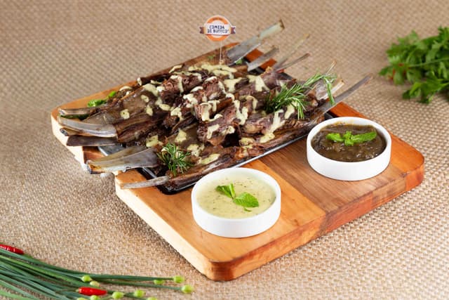 Costela de cordeiro à Bella Chama